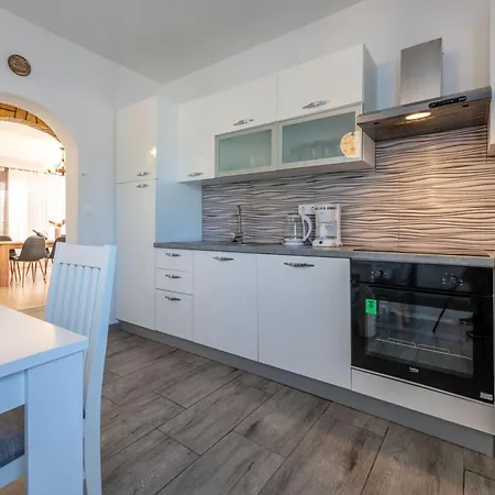 Maric, A Charming With A Beautiful Poolside *