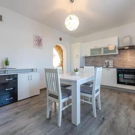 Maric, A Charming With A Beautiful Poolside * Krapan