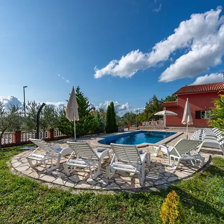 Maric, A Charming With A Beautiful Poolside 別荘 *