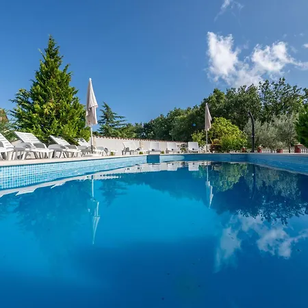 別荘 Maric, A Charming With A Beautiful Poolside *