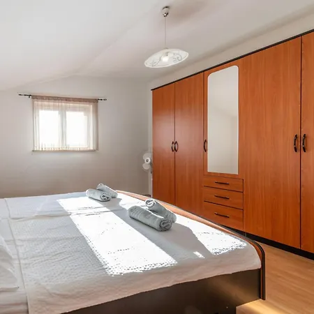 Maric, A Charming With A Beautiful Poolside 別荘