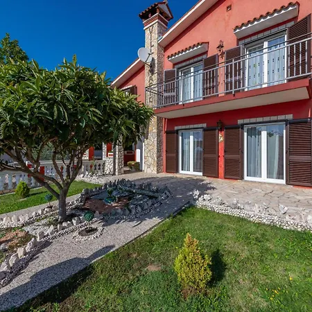 Maric, A Charming With A Beautiful Poolside *