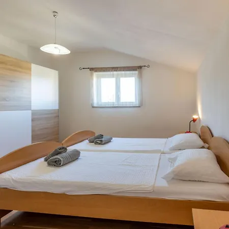 Maric, A Charming With A Beautiful Poolside * Krapan