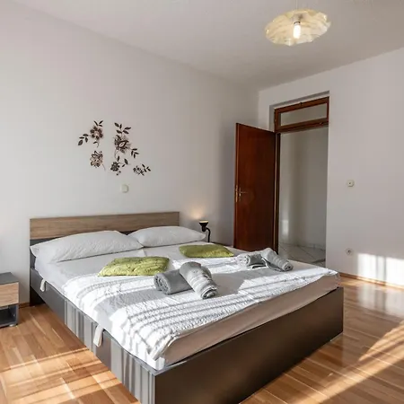 Hébergement de vacances Maric, A Charming With A Beautiful Poolside *