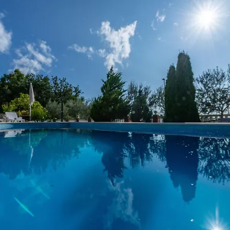 Maric, A Charming With A Beautiful Poolside * Krapan