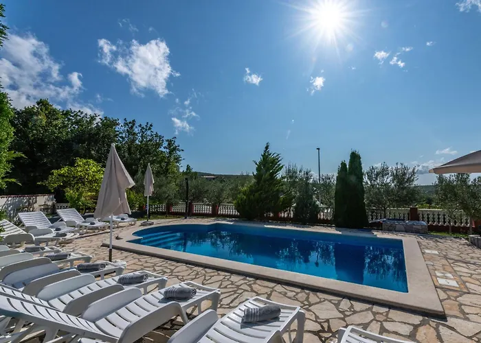 度假居 Maric, A Charming With A Beautiful Poolside *