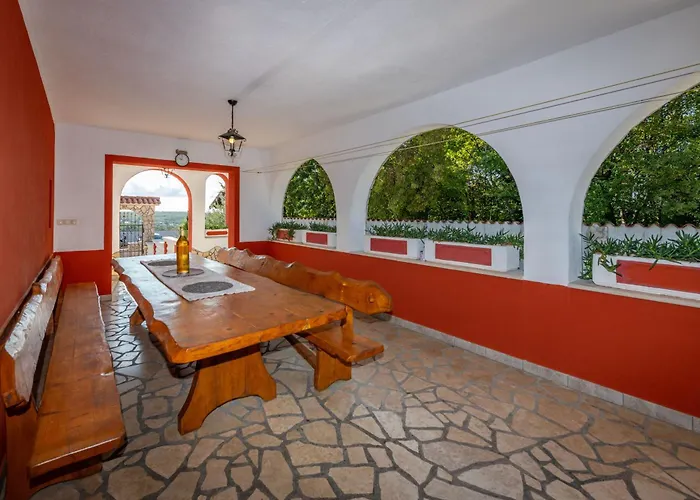 Semesterbostad Maric, A Charming With A Beautiful Poolside *