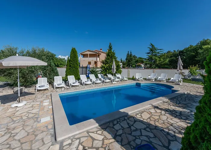 Maric, A Charming With A Beautiful Poolside Semesterbostad Krapan