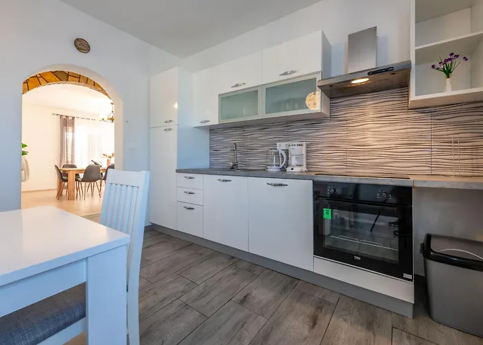 Maric, A Charming With A Beautiful Poolside *