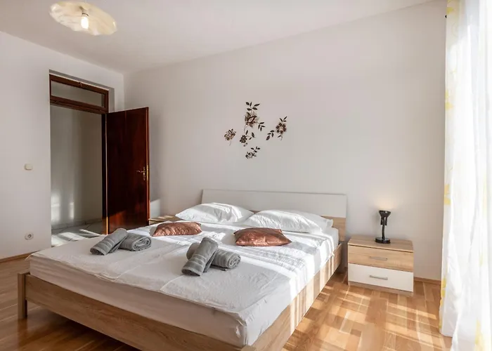 Maric, A Charming With A Beautiful Poolside * Krapan