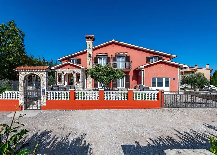 Vikendica Maric, A Charming With A Beautiful Poolside Krapan