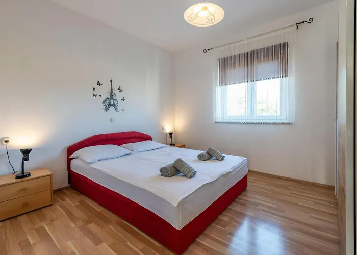 Vikendica Maric, A Charming With A Beautiful Poolside *