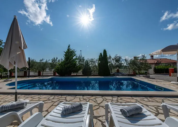 Maric, A Charming With A Beautiful Poolside Vikendica Krapan