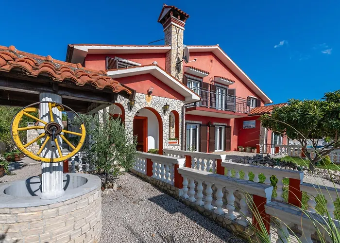 Maric, A Charming With A Beautiful Poolside