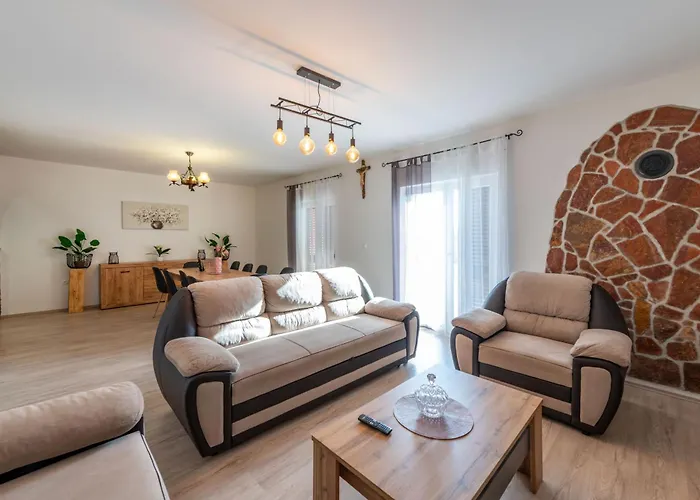 Vikendica Maric, A Charming With A Beautiful Poolside