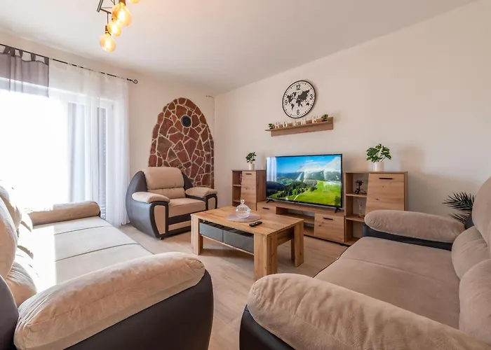 Maric, A Charming With A Beautiful Poolside